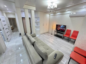 RentNow Family Large Apartament near Airport